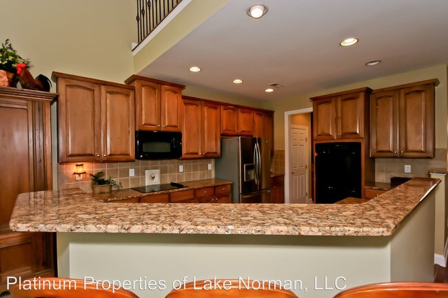 Building Photo - 14904 Rocky Top Dr