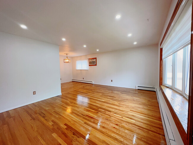 Building Photo - 2299 7th St