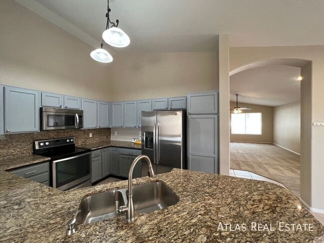 Building Photo - 3028 S Elinore Dr