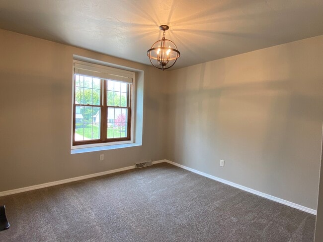 Building Photo - 1124 Nier Ct