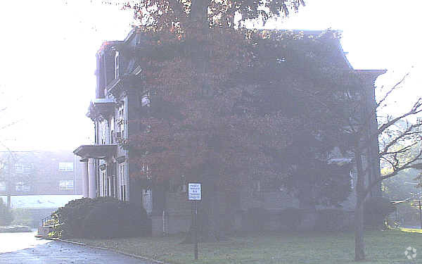 Building Photo - Oakwood Gardens