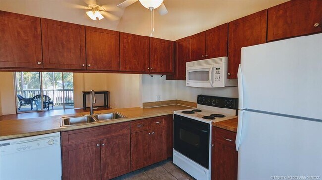 Foto del edificio - 1451 NE 14th Ct