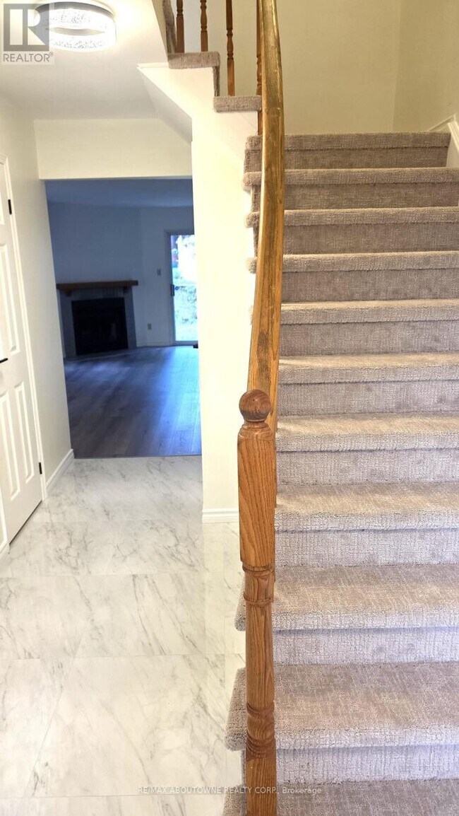 Photo du bâtiment - 1329 Montclair Dr
