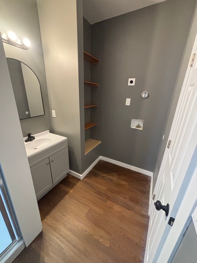 Bathroom w/ laundry - 641 Broadway