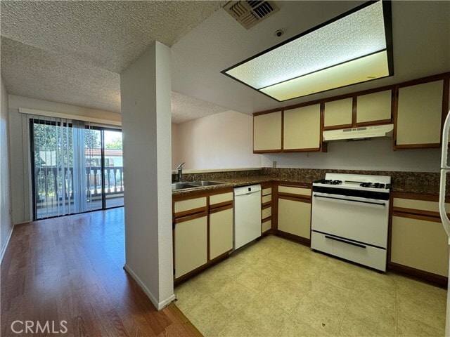 Building Photo - 987 E Del Mar Blvd