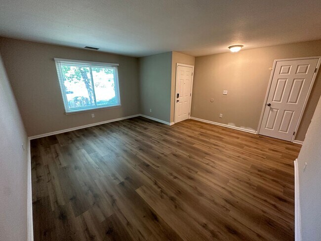 Foto del edificio - Beautiful 4 Bedroom, 2 Bath Single Story Home