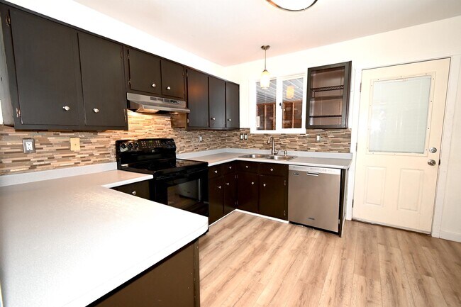 Photo du bâtiment - 2943 Langley Crescent