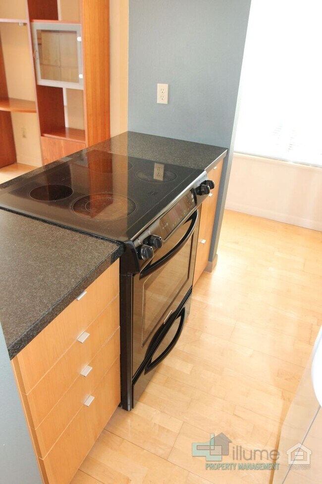 Foto del edificio - Condo Near OHSU with Huge Deck, Stunning Views and Parking