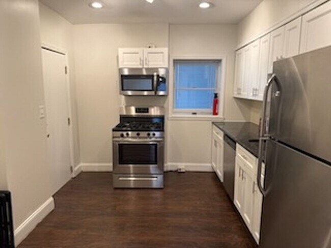 Foto del edificio - Great updated 3 Bedroom Row home in Manayunk for rent $2,200/month