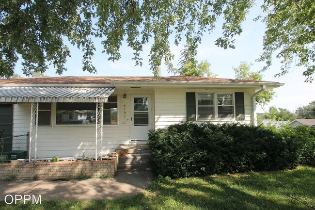 Building Photo - 3 br, 1.5 bath House - 6102 Bancroft St.