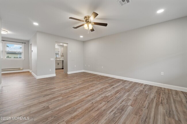 Foto del edificio - 81 Falmouth Ave