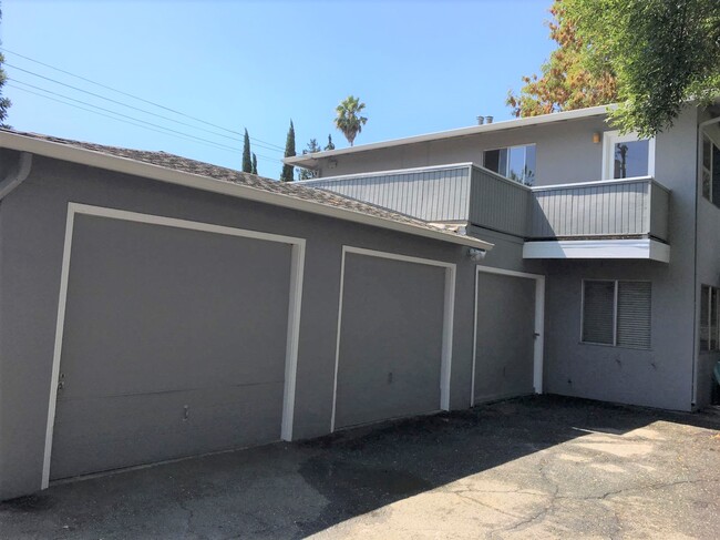 Garages in back3 garages unit on top - 1009 Madera Ave