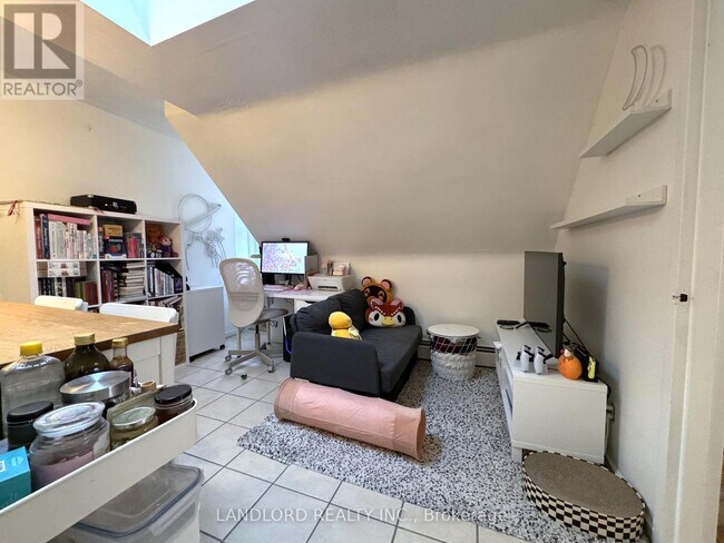 Photo du bâtiment - 198 Dunn Ave