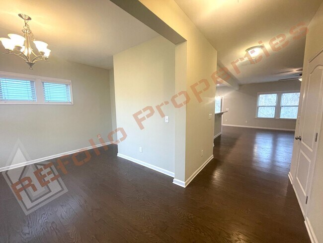 Foto del edificio - Beautiful 4 Bedroom, 3 Car Garage Home wit...