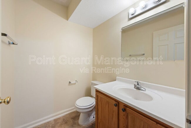 Building Photo - 955 Leroy St