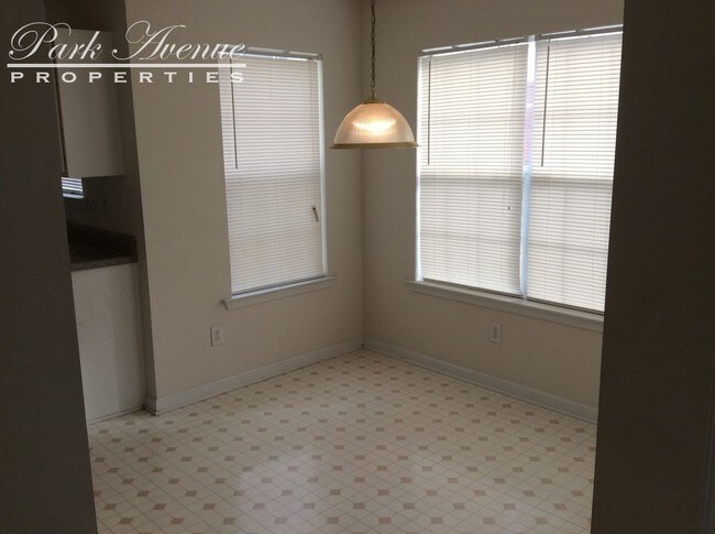 Foto del edificio - 230 Labrea Blvd - Pending Lease