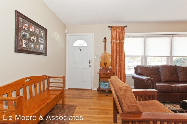 Building Photo - 3 br, 1.5 bath House - 152 Saunders Road