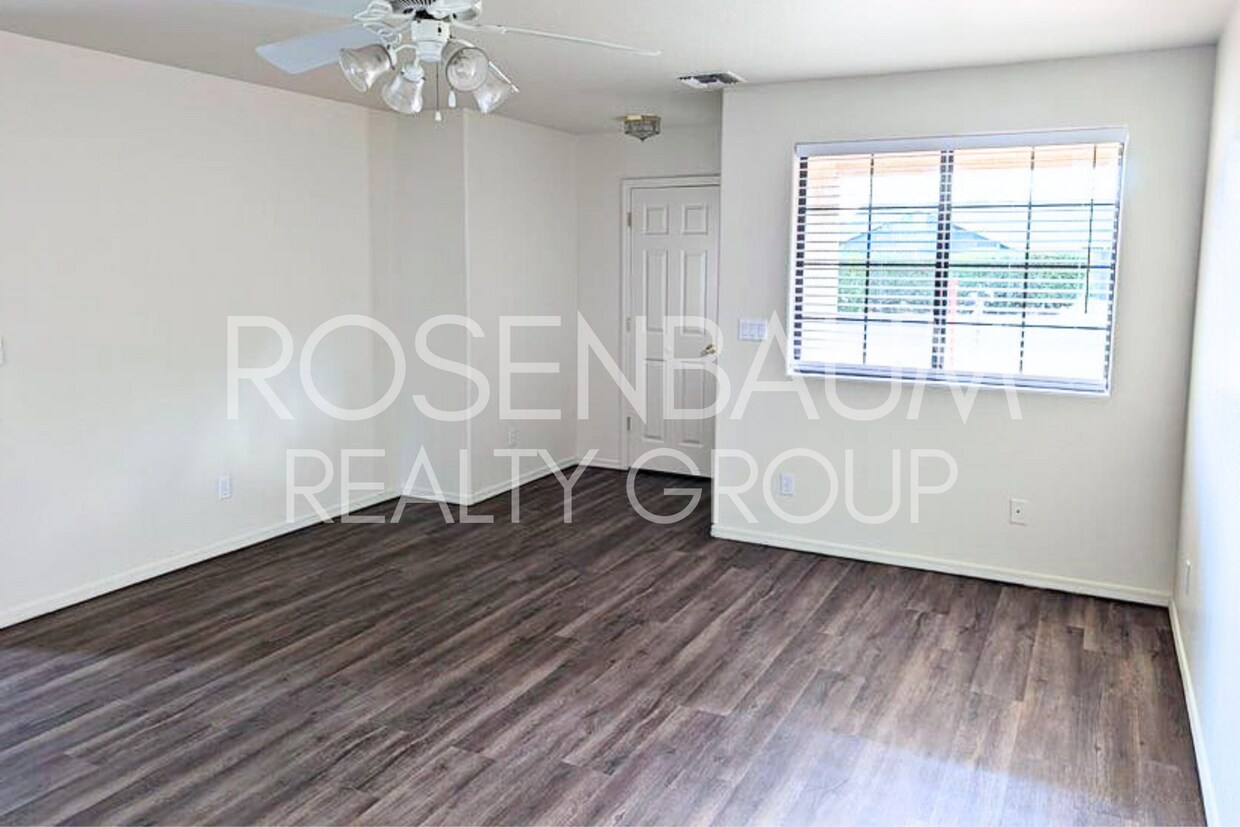 Foto principal - Charming 2-bedrooms, 2-baths duplex locate...