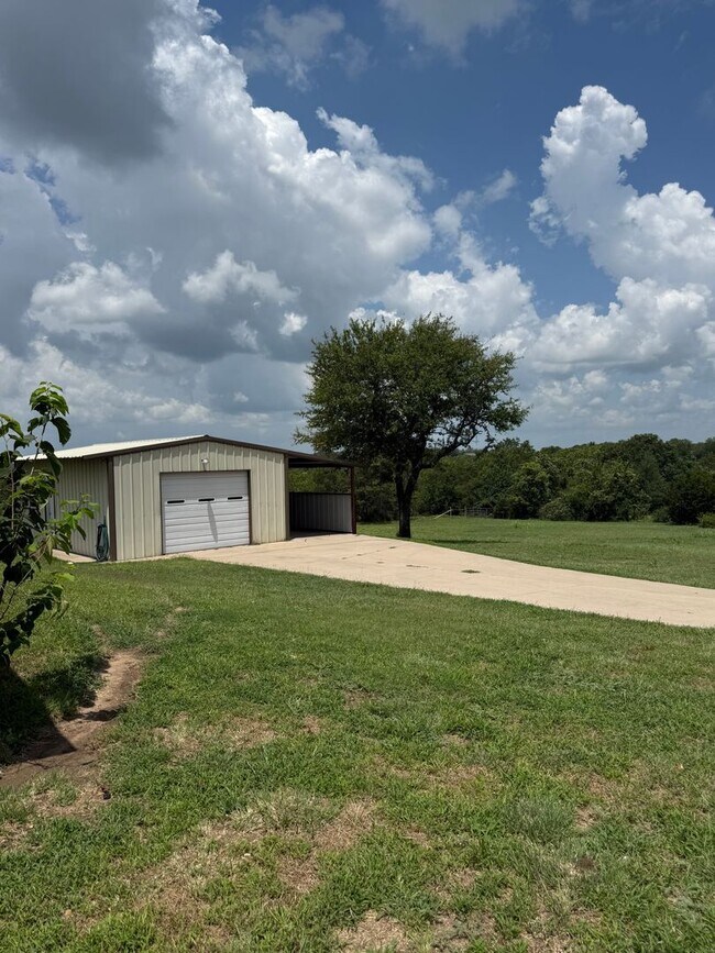 Foto del edificio - Water Included 4 Acres + METAL SHOP + Hors...