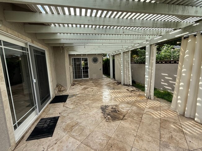 Foto del edificio - 22601 Iris Ave