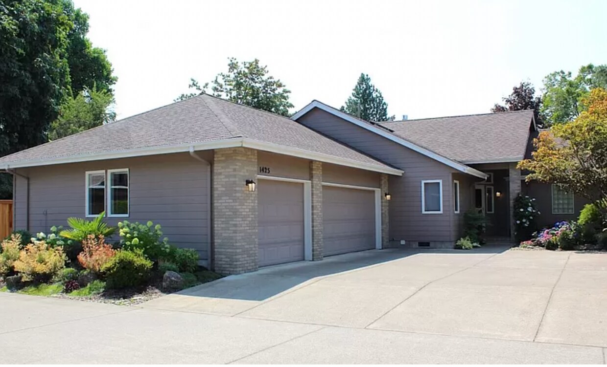 1425 Gilham Rd, Eugene, OR 97401 House Rental in Eugene, OR