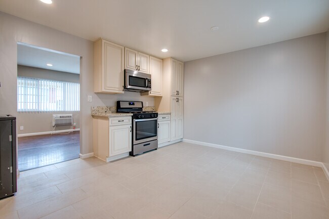 Kitchen - 903 N Orange Grove Blvd