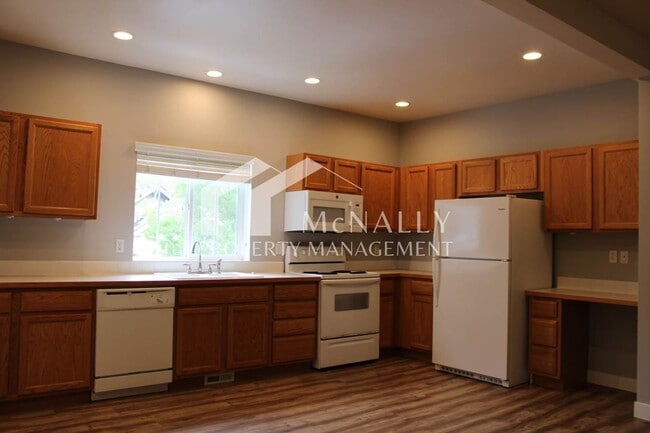 Building Photo - 7403 Larkspur Ct