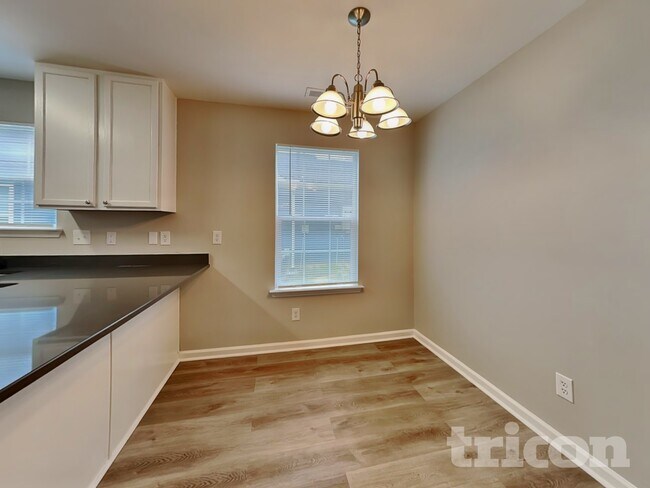 Foto del edificio - 5820 Bryanstone Pl