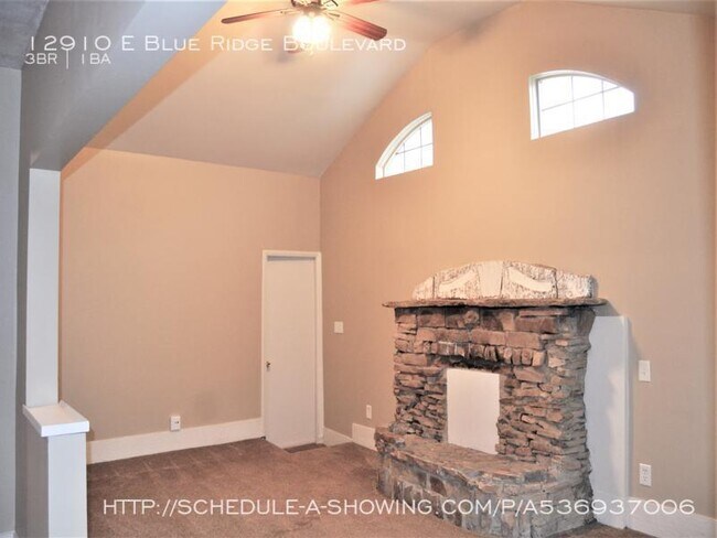 Foto del edificio - 12910 E Blue Ridge Blvd