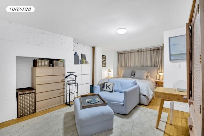Foto del edificio - 359 W 21st St