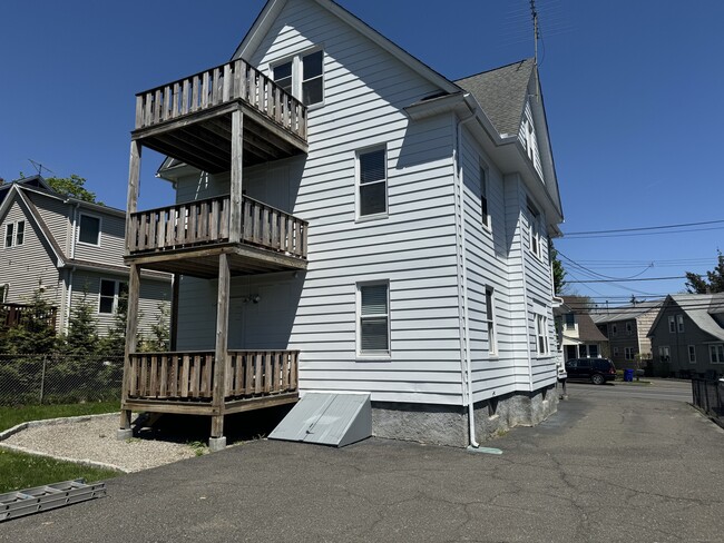 Building Photo - 559 Black Rock Tpke