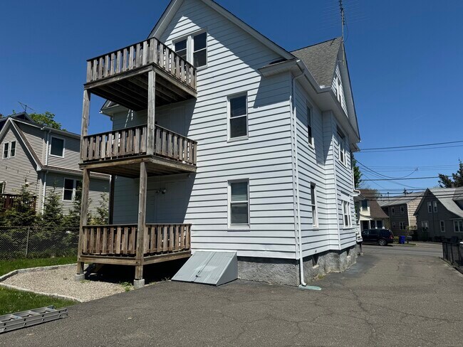 Building Photo - 561 Black Rock Tpke