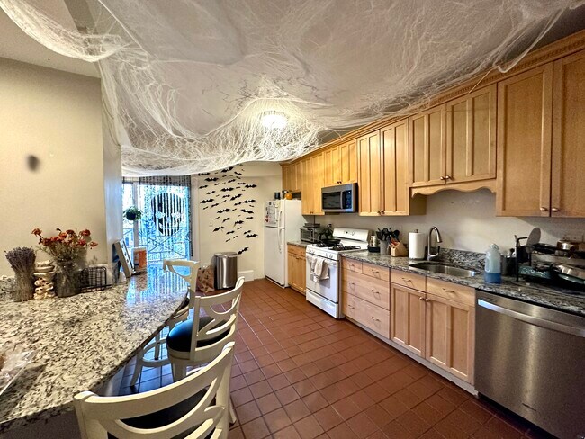 Building Photo - 5 Sachem St