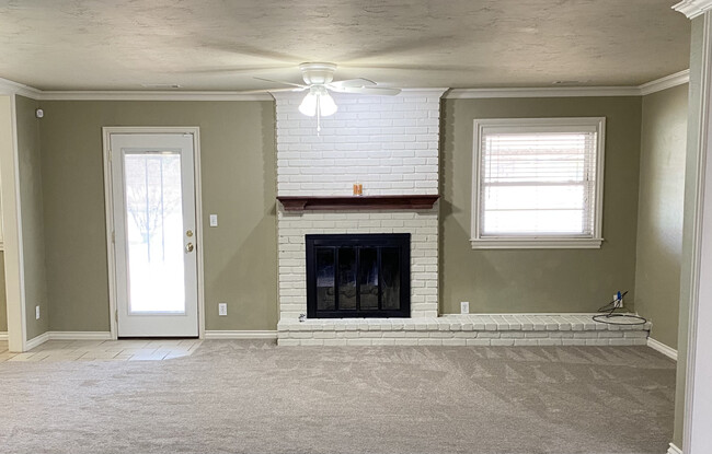 Building Photo - 6712 S Villa Ave