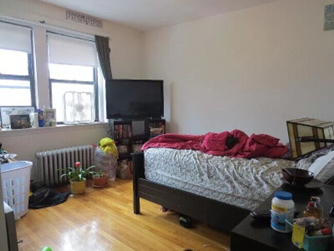 Foto del edificio - Renovated, Affordable Brighton 4 bed/2 Bat...