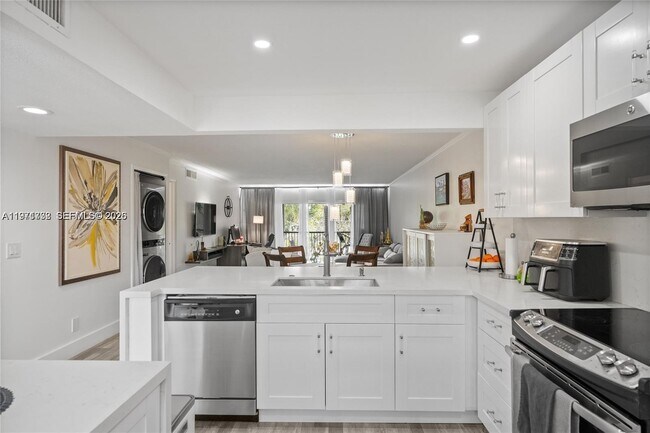 Foto del edificio - 380 Racquet Club Rd