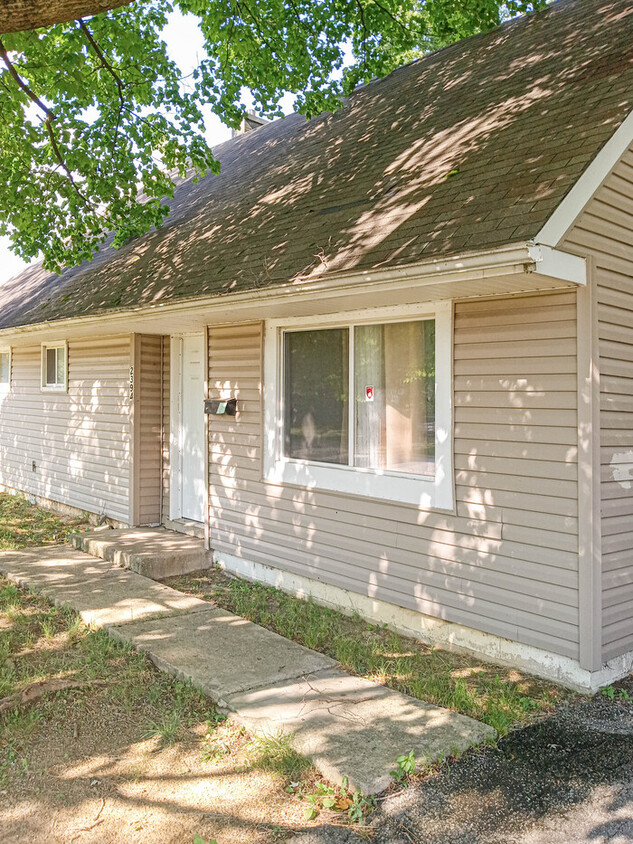 Primary Photo - Charming 5-Bedroom Home in Columbus!