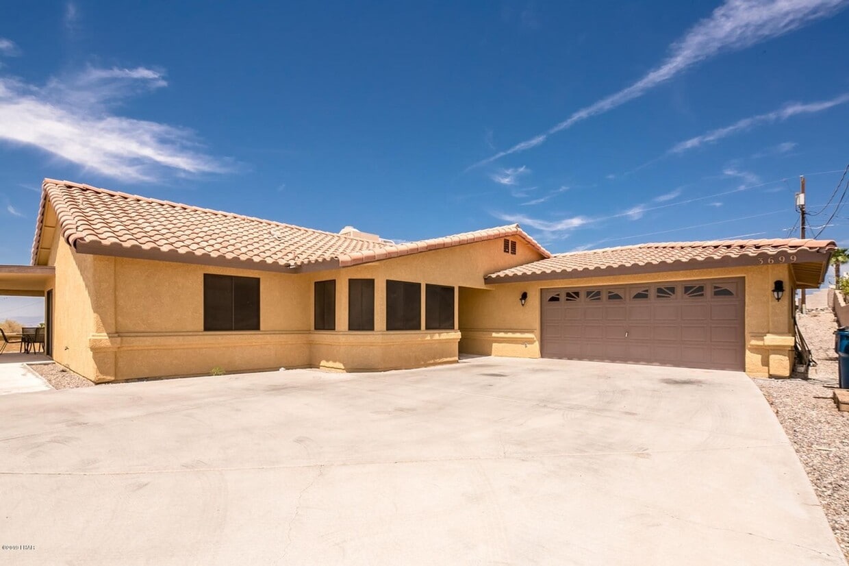 Primary Photo - Long Term Pool Home Rental!! 3 Bedrooms 4 ...