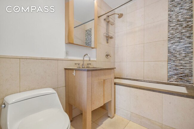 Foto del edificio - 350 W 42nd St