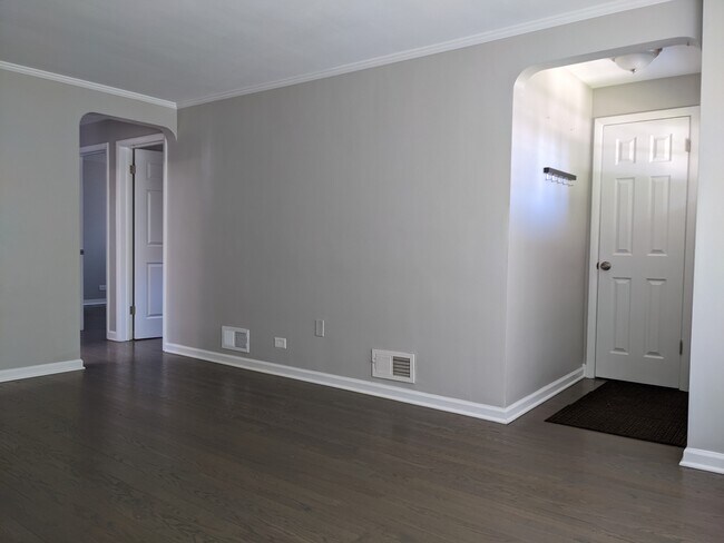 Building Photo - 6004 S Merrimac Ave