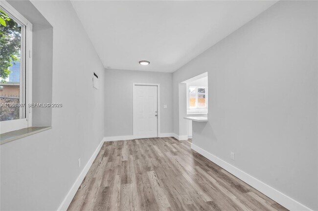 Foto del edificio - 2729 SW 18th St