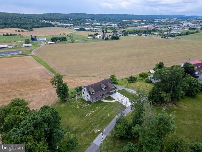 Foto del edificio - 42 Pine Grove Ln