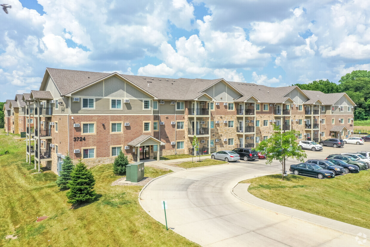 Primary Photo - Hilltop Apartments