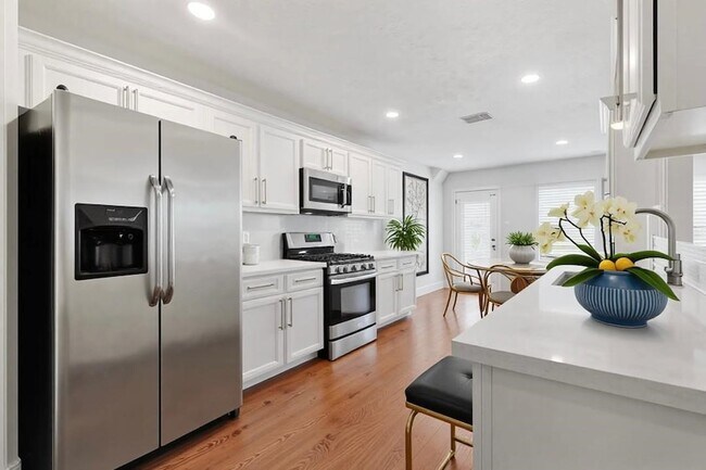 Foto del edificio - 1115 Eden Park Ln