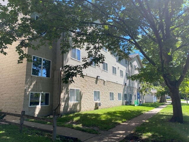 Building Photo - 904 Stoughton St