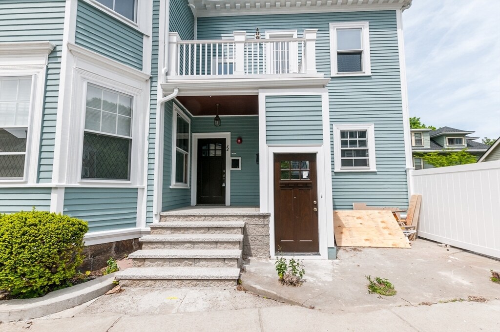 Primary Photo - 34 Upham Ave