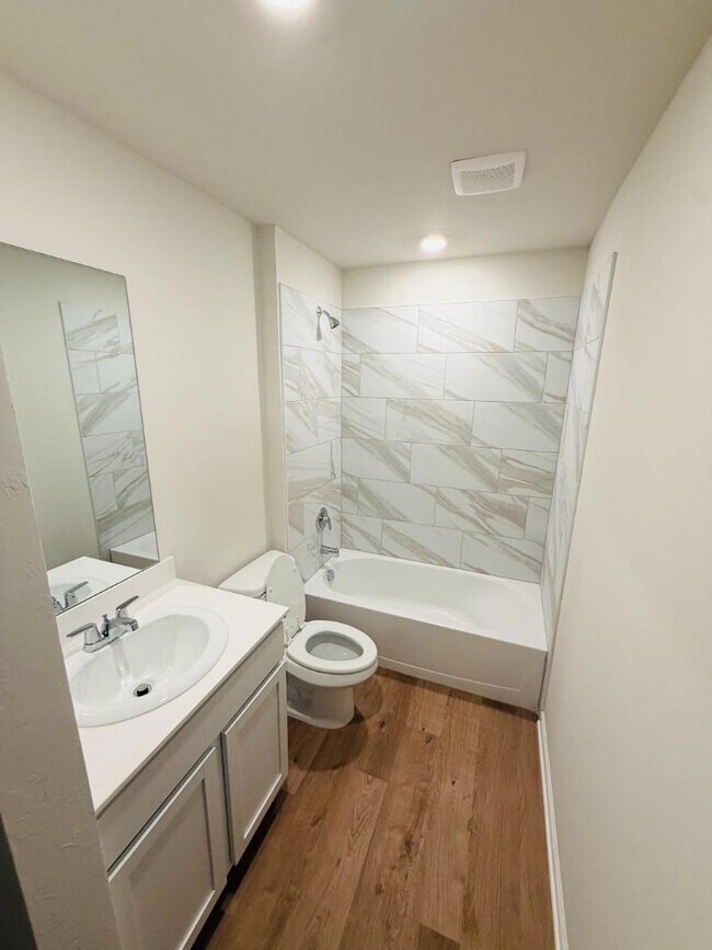 Foto del edificio - 2928 Ember Dr