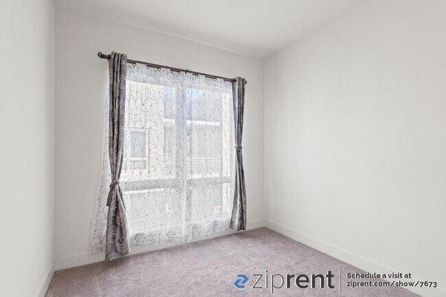 Building Photo - 1625 Delano St