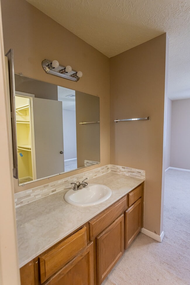 Building Photo - 1907 Country Village Blvd