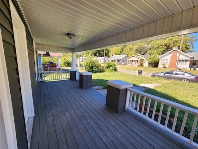 Foto del edificio - Knoxville 37914 - 3 bedroom 2 bath home - ...